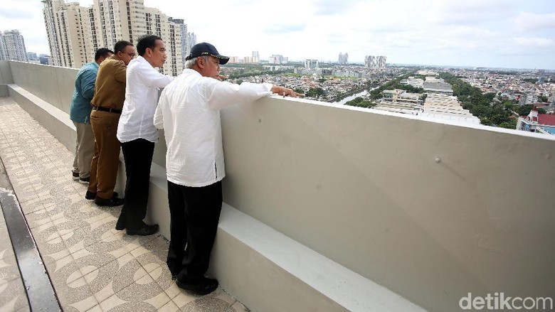 Berita Foto: Jokowi-Anies Tinjau Wisma Atlet