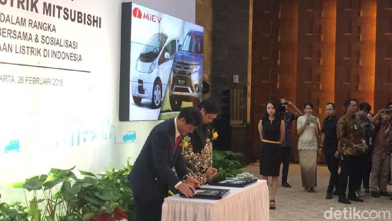 Pemerintah Terima 10 Mobil Listrik dari Mitsubishi