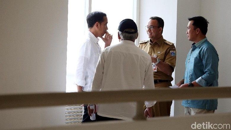 Berita Foto: Jokowi-Anies Tinjau Wisma Atlet
