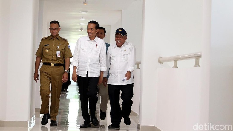 Berita Foto: Jokowi-Anies Tinjau Wisma Atlet