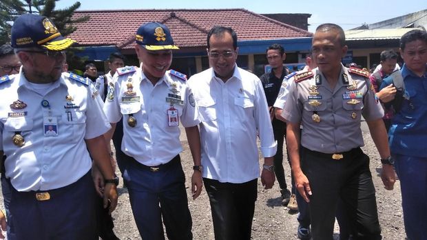 Menhub Budi Subsidi Pembuatan SIM A Umum Untuk 200 Driver Taksi