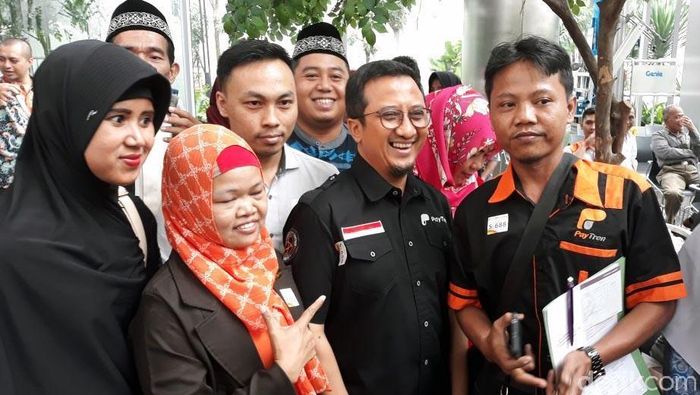 Yusuf Mansur dan Jemaahnya Beli Saham BRI Syariah Tanpa Menawar