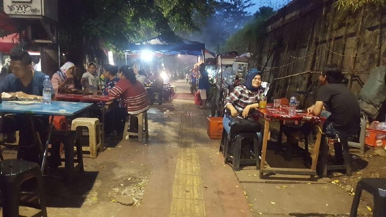 Begini Kondisi PKL di Trotoar Senayan yang Dikritik Anggota DPRD DKI