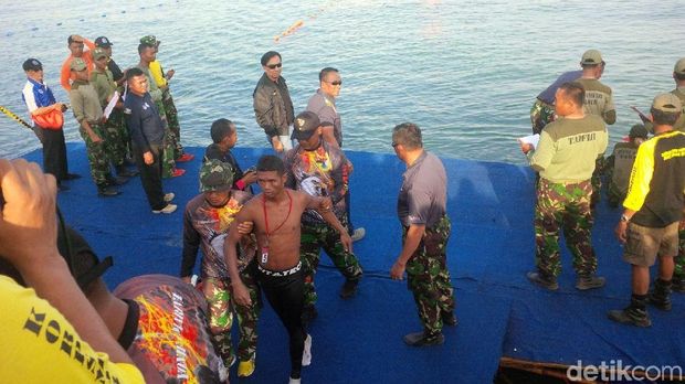 Perenang Penakluk Selat Sunda Tiba di Merak Setelah 10 Jam Berenang