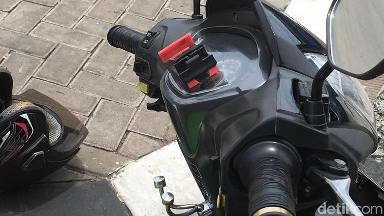 Menyoal Larangan Menggunakan Handphone Sambil Berkendara