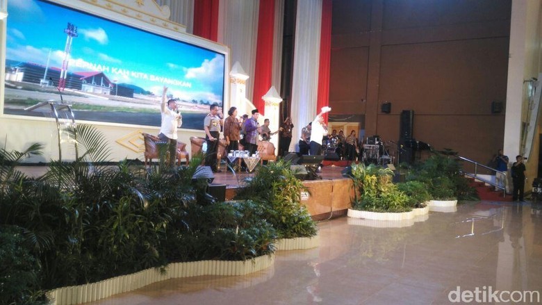 Saat Kapolri, Menkeu dan Imam Besar Istiqlal Sepanggung Nyanyi Bersama