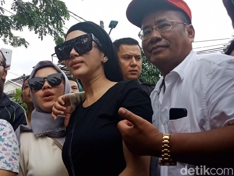 Mau Naik Jet Pribadi Seperti Syahrini? Intip Dulu Rincian Harganya