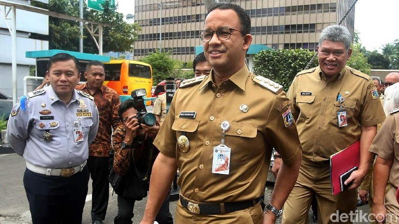 Anies: PKL Melanggar karena Kebutuhan, Gedung karena Keserakahan