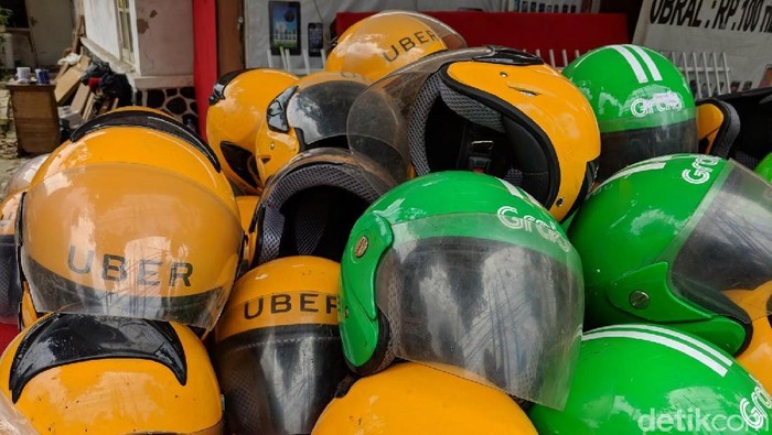 Helm Bekas Ojek Online Diobral Murah, Cuma Rp 45 Ribu