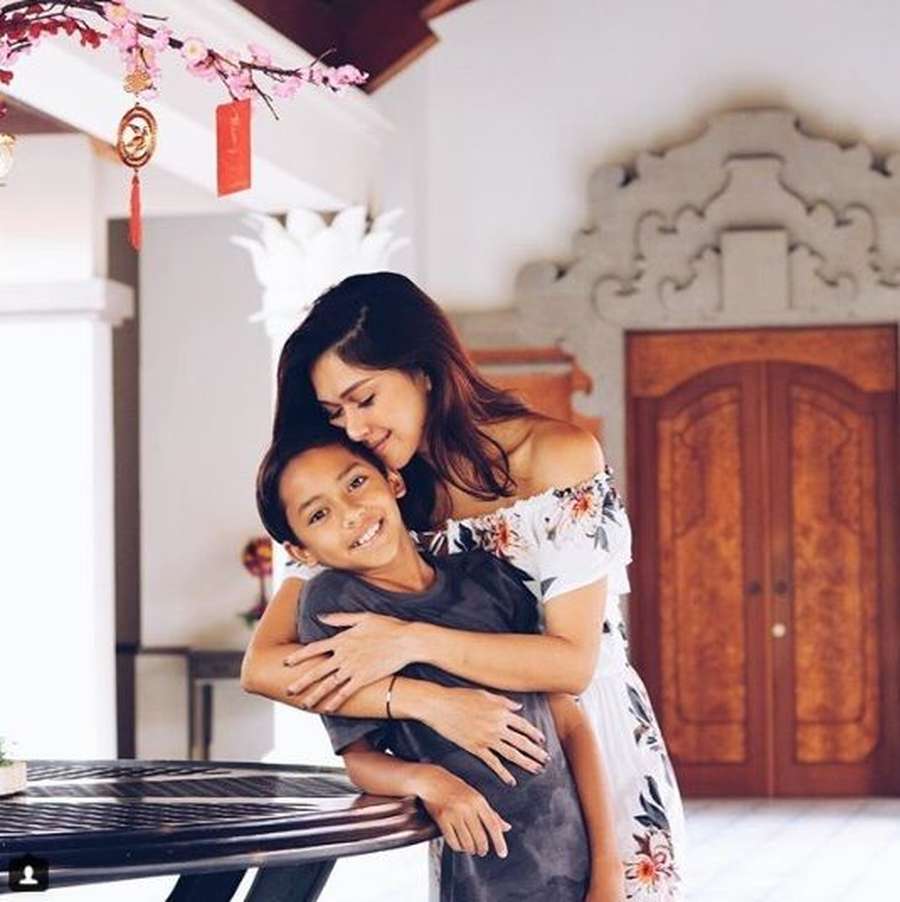 Deretan Seleb Hot Mom Rasa ABG