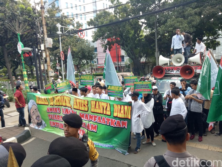 minta-anies-dukung-habib-rizieq-massa-demo-di-gedung-dprd-dki