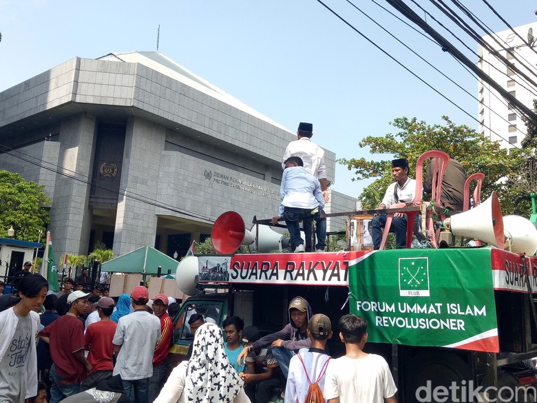 FUIR: Kelompok Berotak Burung Unta Giring 212 Demi Pilpres 2019