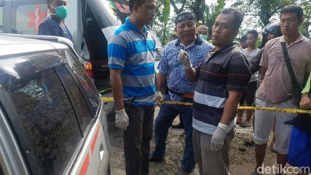 Jasad Pasutri Ditemukan Dalam Mobil di Tepi Pantura Tegal