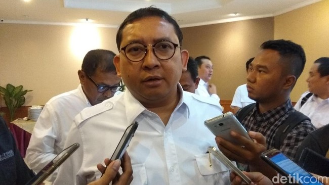 Sindir Soal TKA, Fadli: Tolong Ada yang Ajari Jokowi Politik
