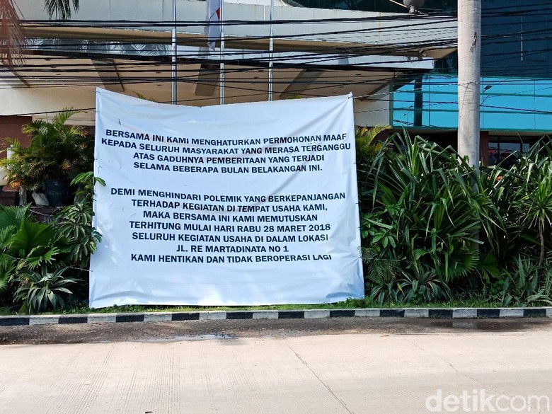 Ditutup Total, Alexis Pasang Spanduk: Maaf Atas Kegaduhan