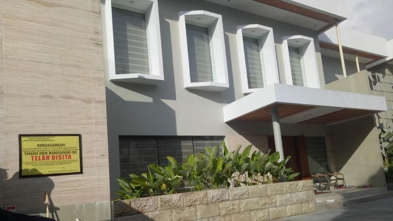 Foto: Ini Rumah Megah Tersangka Rp 1,8 Triliun CEO Abu Tours