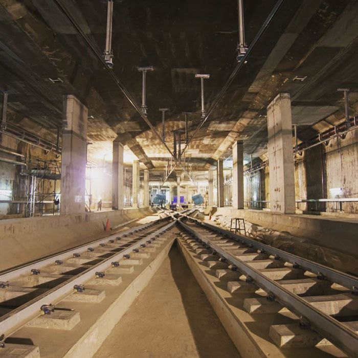 1.300 Pekerja MRT Kebut Pemasangan Rel dan Stasiun Siang Malam