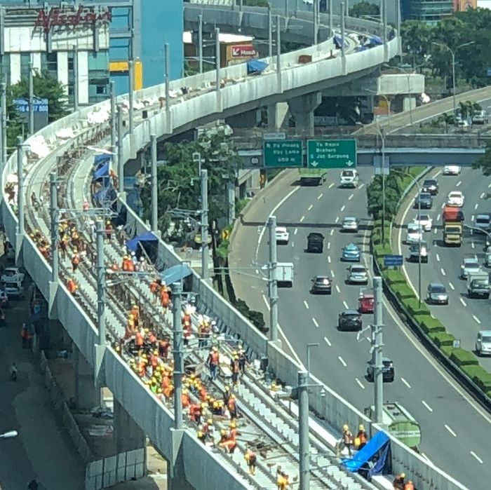 1.300 Pekerja MRT Kebut Pemasangan Rel dan Stasiun Siang Malam