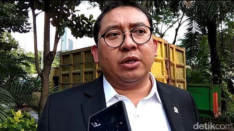 Fadli Zon Bicara Soal Heli Jatuh dan Banyaknya Tenaga Kerja China
