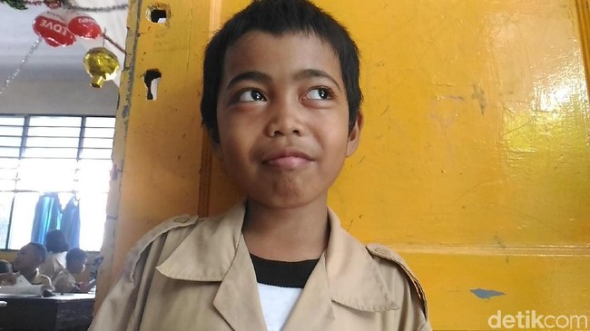 Kisah Alpin, Bocah SD yang Berangkat Sekolah Naik KRL dari Parung Panjang ke Tn Abang