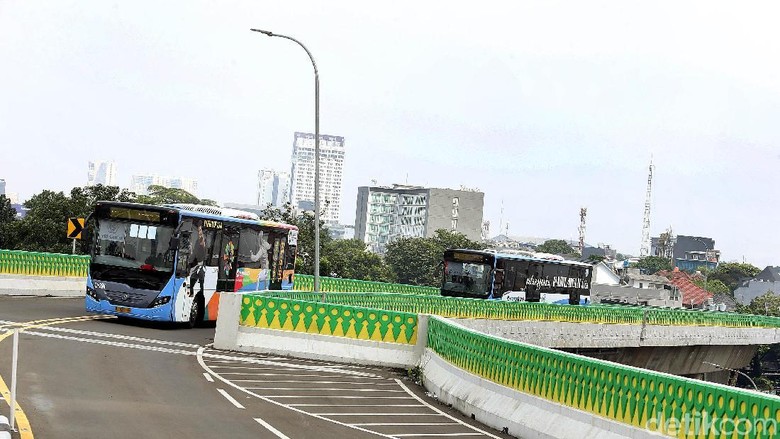 Anies Kritik Koridor 13 TransJ yang Tak Terintegrasi Stasiun MRT