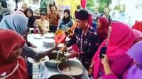 Begini Gaya Makan Zumi Zola Saat Menjabat Sebagai Gubernur Jambi!