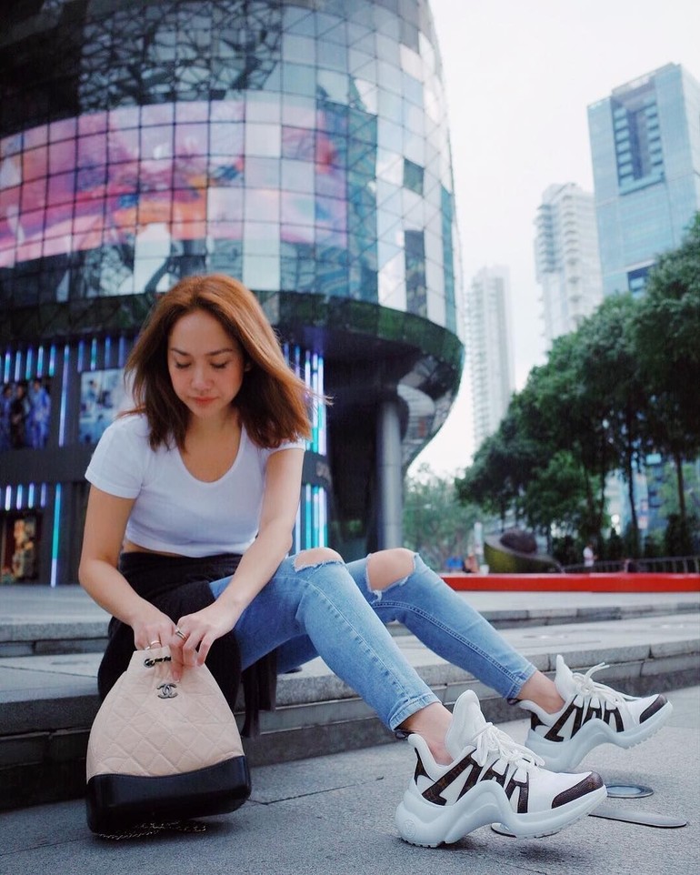 mari tampil kece dengan sepatu sneakers di tahun 2020