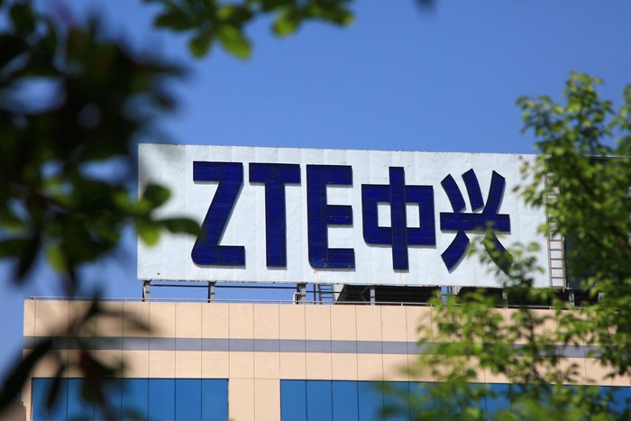 ZTE Dilumpuhkan Amerika, Ini Peringatan China