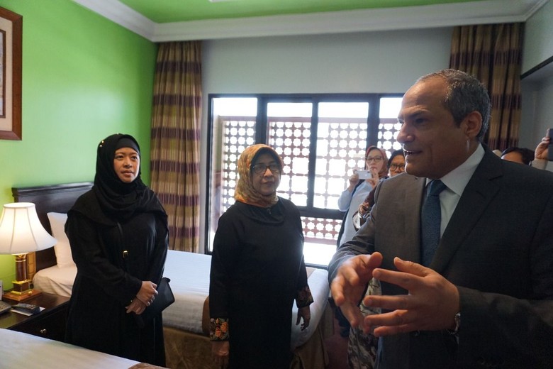 Puan Dapat Akses Khusus dari Raja Arab Berdoa di Makam Rasul