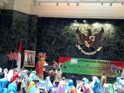 Amien Rais 'Ramal' Tangan Anies: Insyaallah Penyelamat Negeri