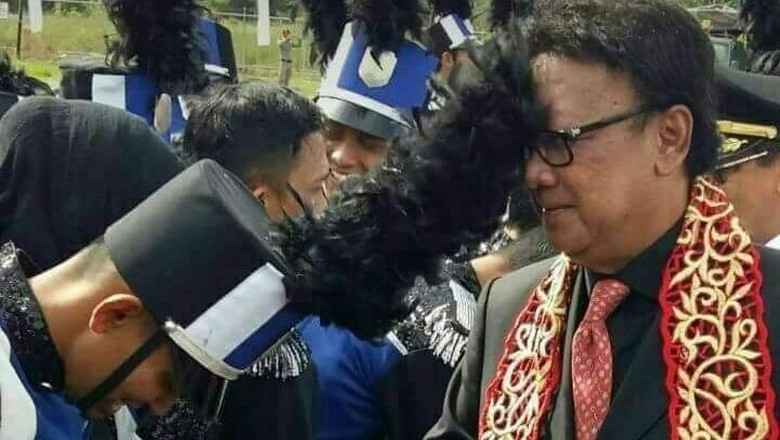 Viral Foto Mendagri 'Kecolok' Topi, ini Cerita di Baliknya