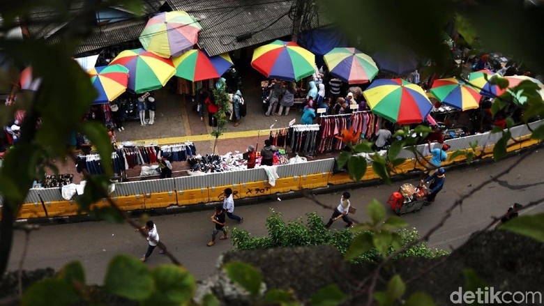 trotoar-blok-f-tanah-abang-dipenuhi-pkl-ini-kata-sandiaga