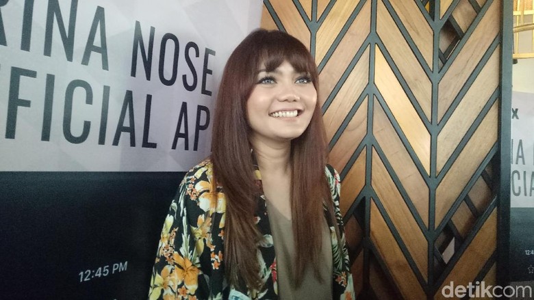 Baru Rina Nose Bahagia karena Dilamar Kekasih, Netizen Heboh Lagi soal Agama