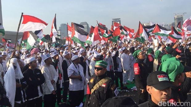 Massa Aksi Bela Palestina Putihkan Kawasan Monas