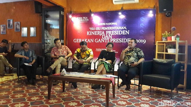 pd-orang-mulai-jera-dengan-jokowi-tapi-tak-mau-pilih-prabowo