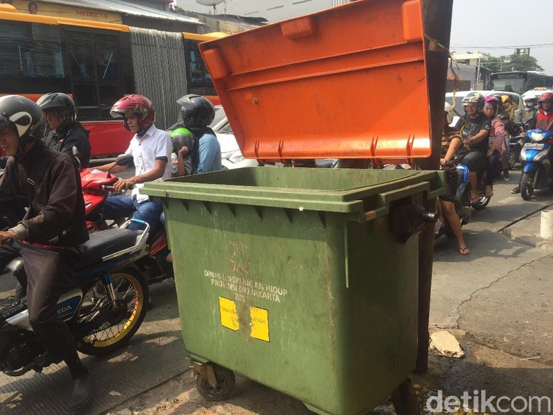 membandingkan-harga-tong-sampah-made-in-jerman-china-dalam-negeri