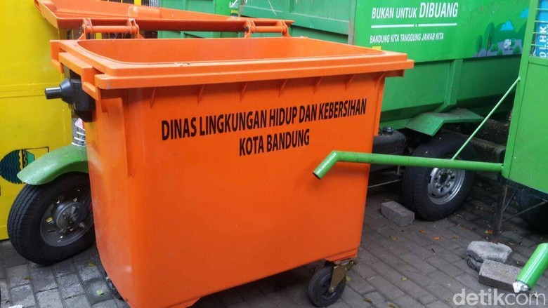 Disebut Pakai Tong Sampah Jerman, Bandung Gunakan China dan Lokal