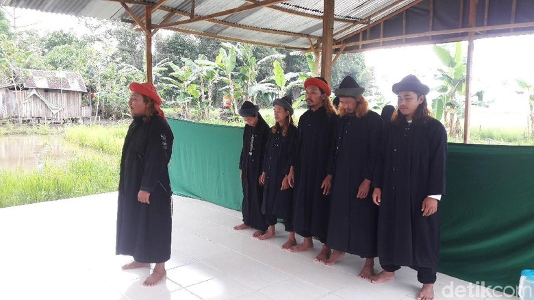 Berbahasa Ibrani Kuno, Jemaah Hawariun Ansarullah Gelar Shalat Id