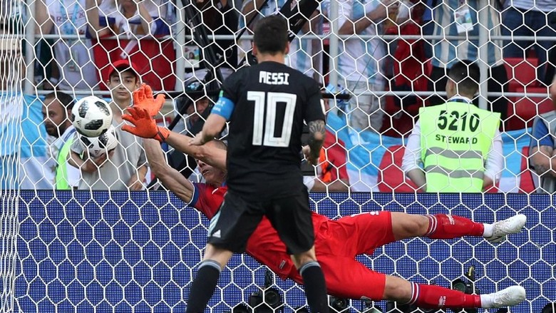 Gue udah 4 biji nih. Messi, mana golmu?!!