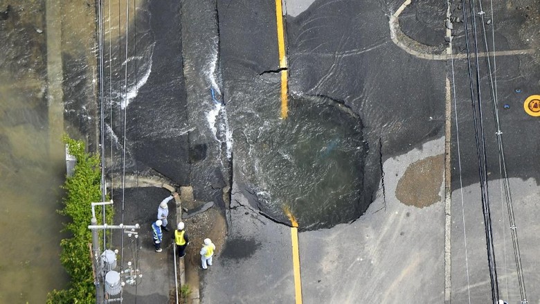 One Day After Earthquake, OSAKA