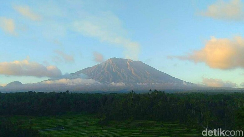 Gunung Agung Siaga, Sejumlah Wilayah Terpapar Hujan Abu