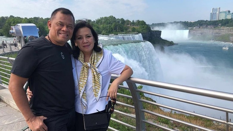 Saat Gatot Nurmantyo Pose Bareng Istri di Niagara Falls