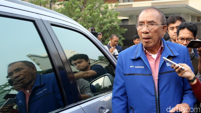max-sopacua-keluar-dari-partai-emas-siapkan-klb-partai-demokrat