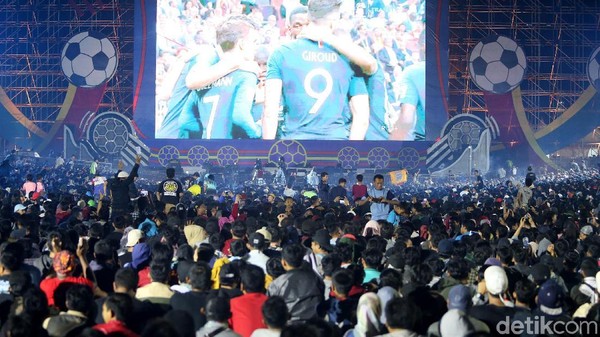 Awas! Nobar Piala Dunia-Liga Inggris Tanpa Izin Bakal Kena Sanksi