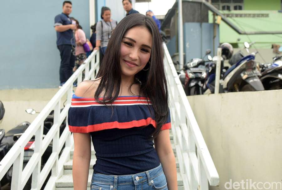 Deretan Seleb Hot Mom Rasa ABG