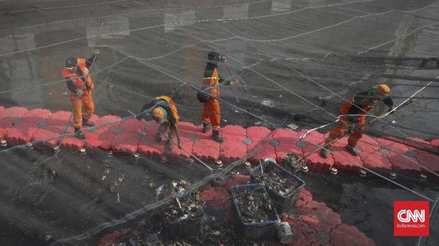 Sandi Buka Tempat Sarapan Higienis Atlet di Pinggir Kali Item