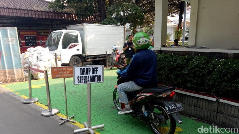 Foto: Penampakan Drop Off Ojol yang Diinstruksikan Anies