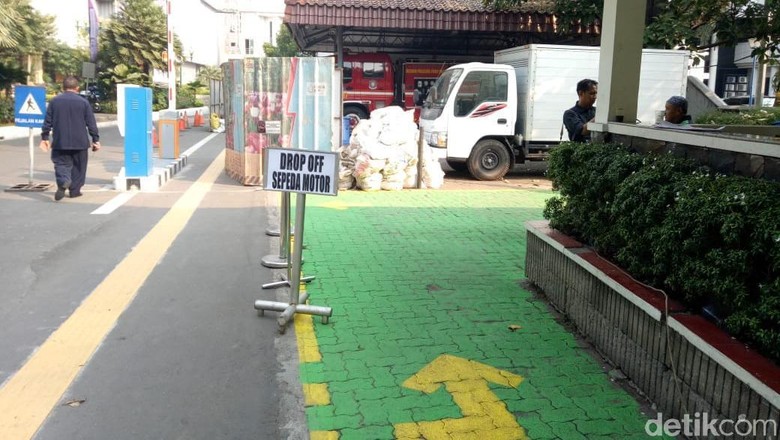 Foto: Penampakan Drop Off Ojol yang Diinstruksikan Anies