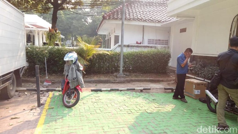 Foto: Penampakan Drop Off Ojol yang Diinstruksikan Anies