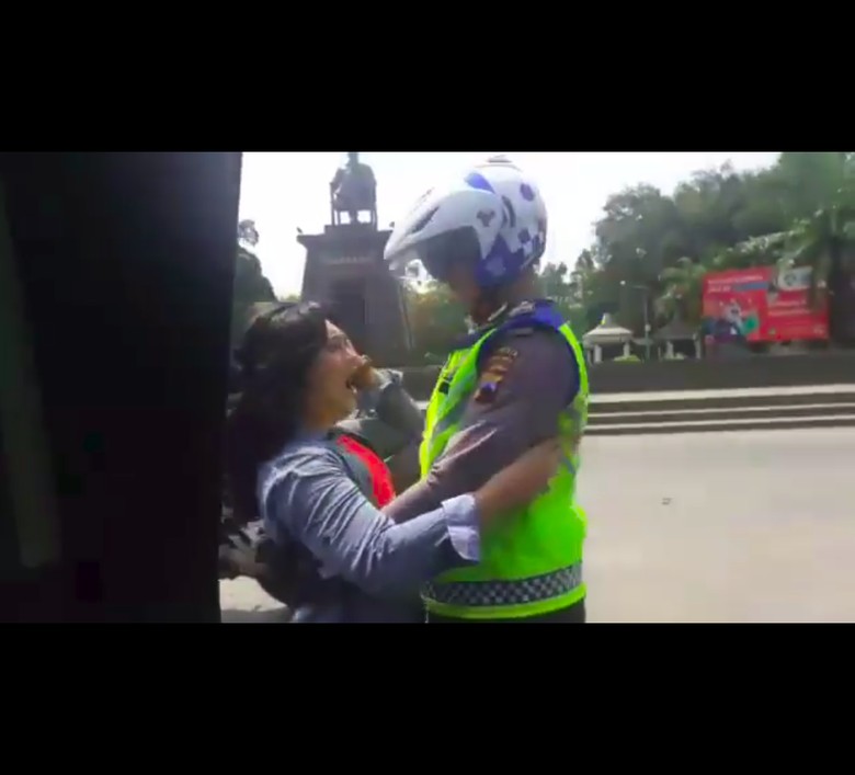 Kocak! Joget Keke Challenge, Waria Ini Ditilang